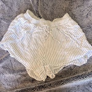 American Eagle flowy shorts